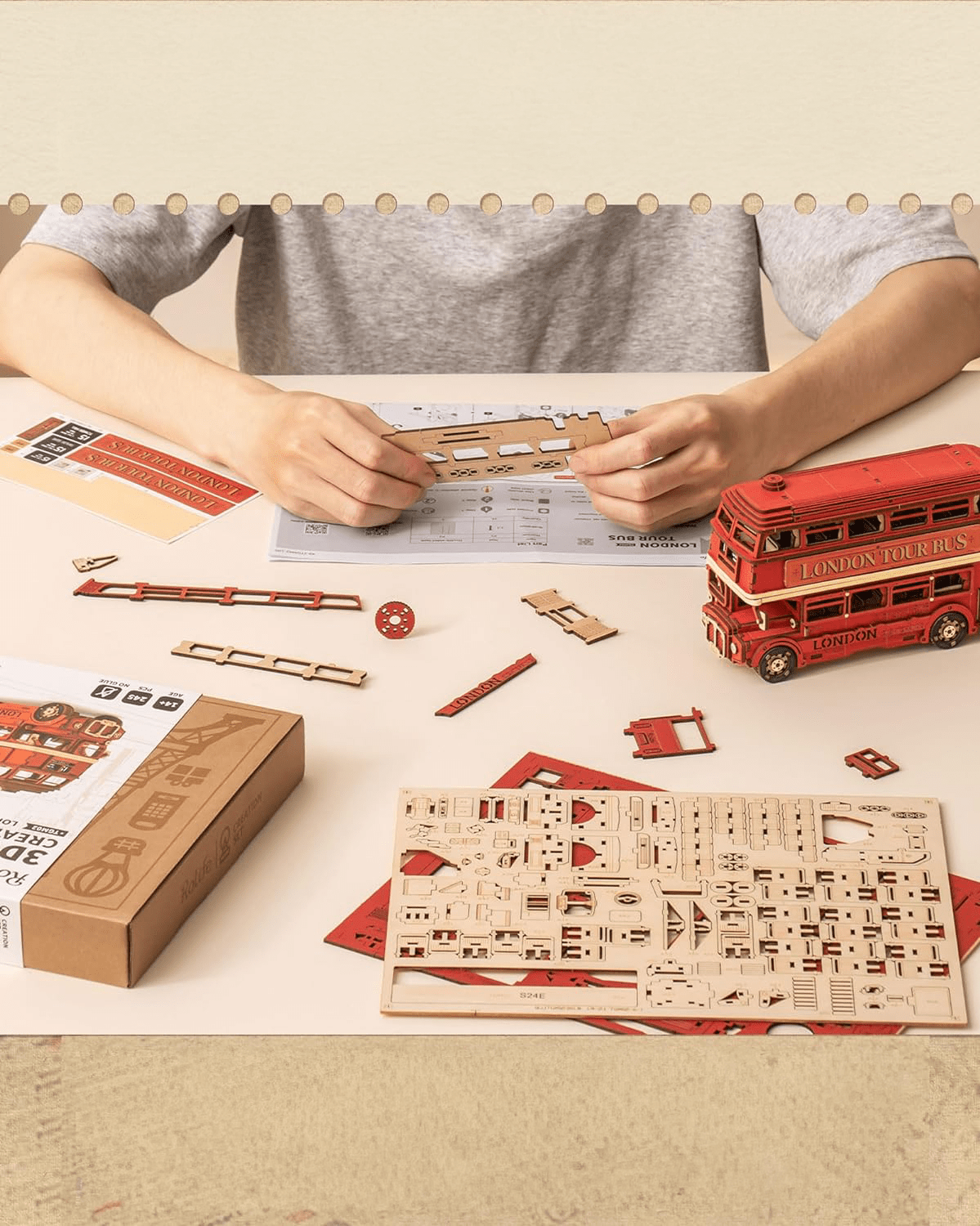 mon puzzle 3d  Puzzle 3D Bois Bus Londonien Rouge
